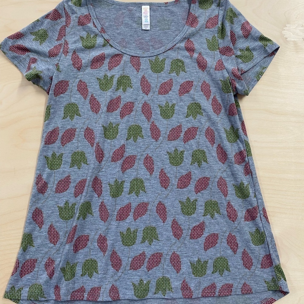 Lularoe Irma Blouse size XS (CT)